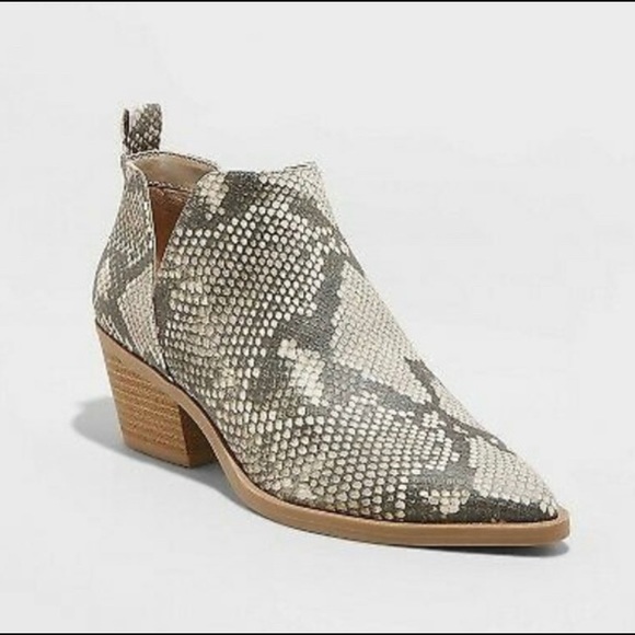 NWOT Universal Thread size 7 snakeskin booties UT - Picture 2 of 5